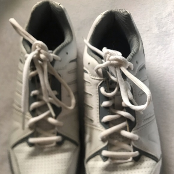 Fila brand women's tennis shoes white and gray size # 10 in good condition - Picture 3 of 11